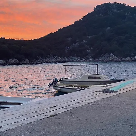 Apartman Someplace Osobjava